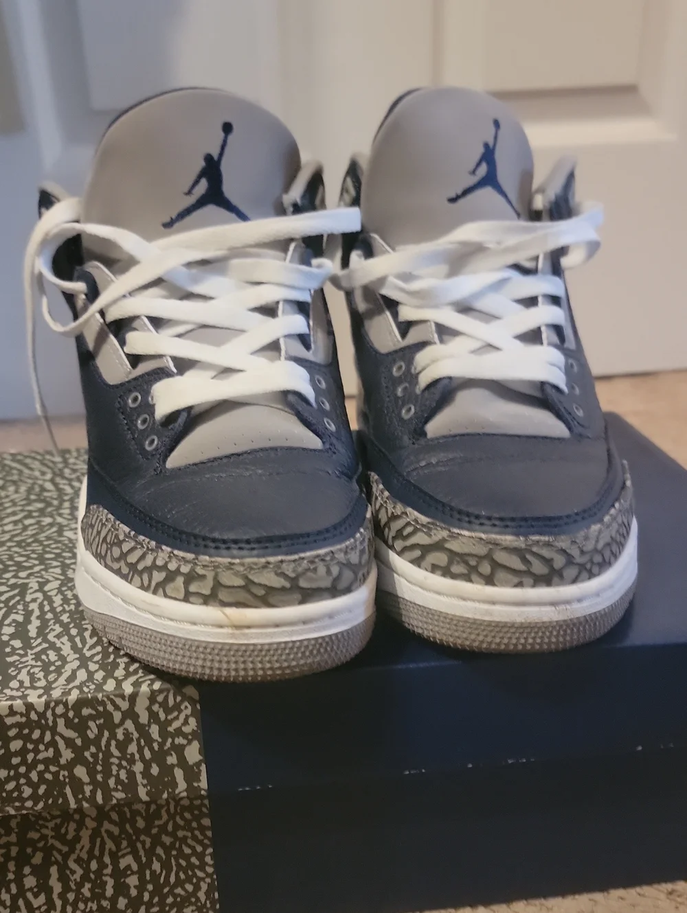 Jordan Mens Navy and Gray Retro Elephant Print Sneakers